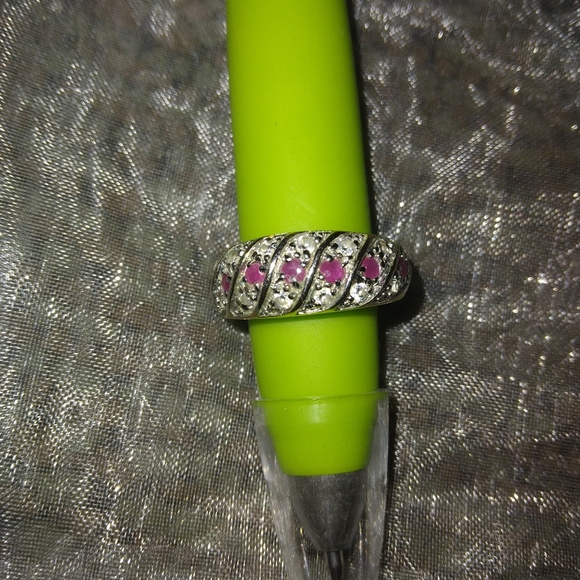 Krementz stamped beautiful pink diamonds and chips 💙 - Picture 2 of 5